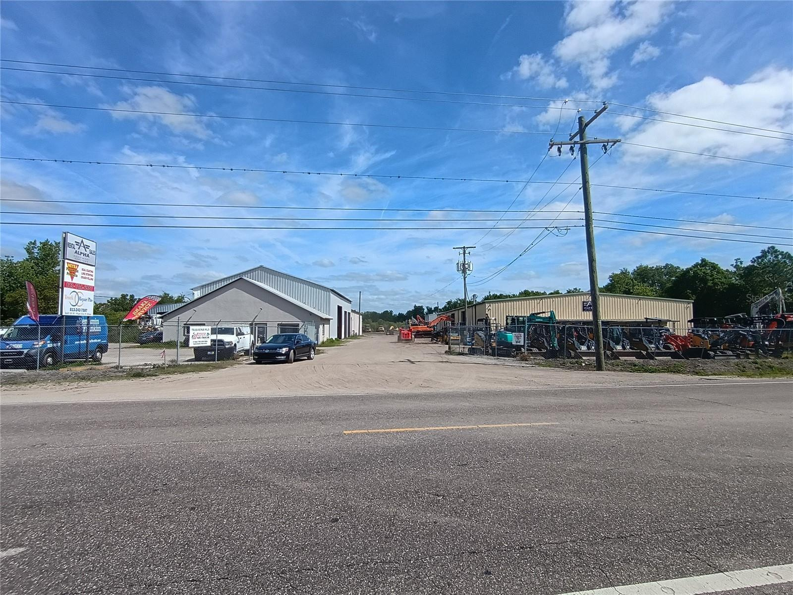 Industrial Commercial 5 acres with 3 warehouse buildings For Sale in Plant City $3,200,000