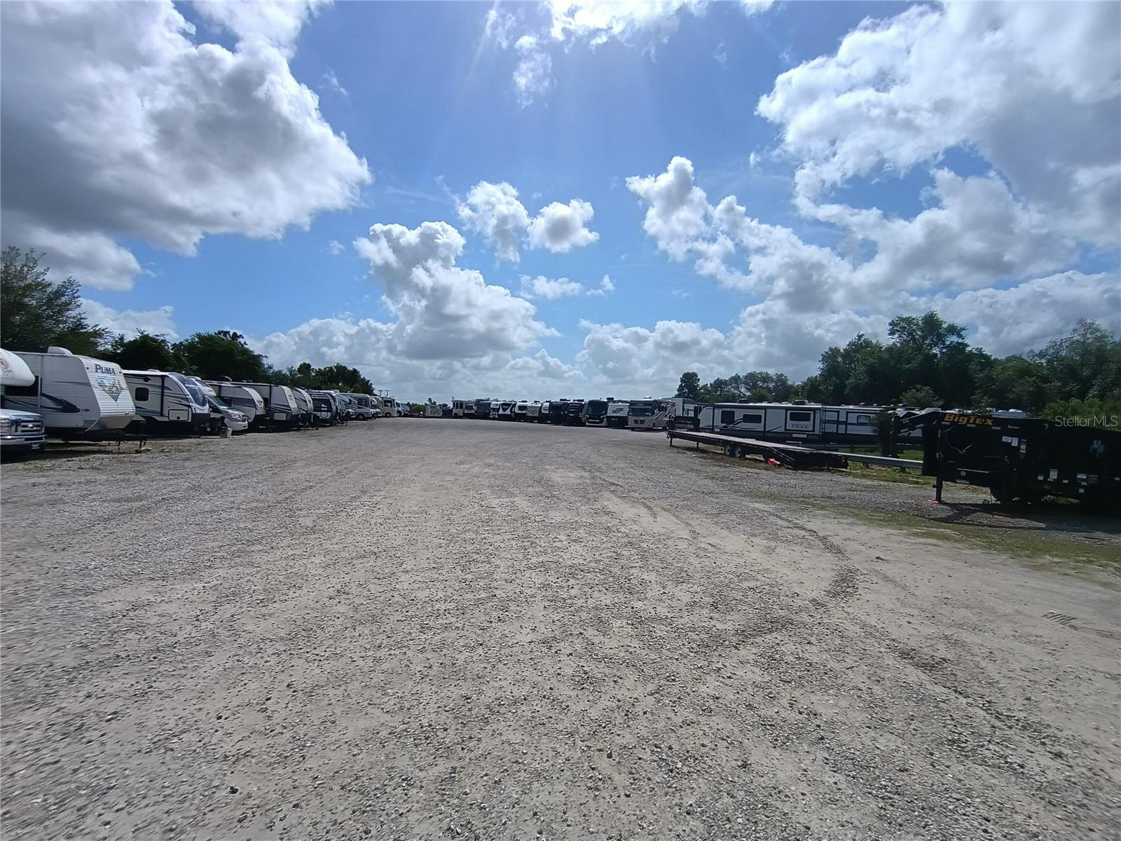 30 Storage Units + 4,650 sq ft of retail Space For Sale in Lake Placid, FL $849,900 30 Storage Units + 4,650 sq ft of retail Space For Sale in Lake Placid, FL $849,900